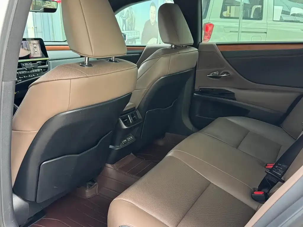 Lexus ES 2024 из CN, фото 9