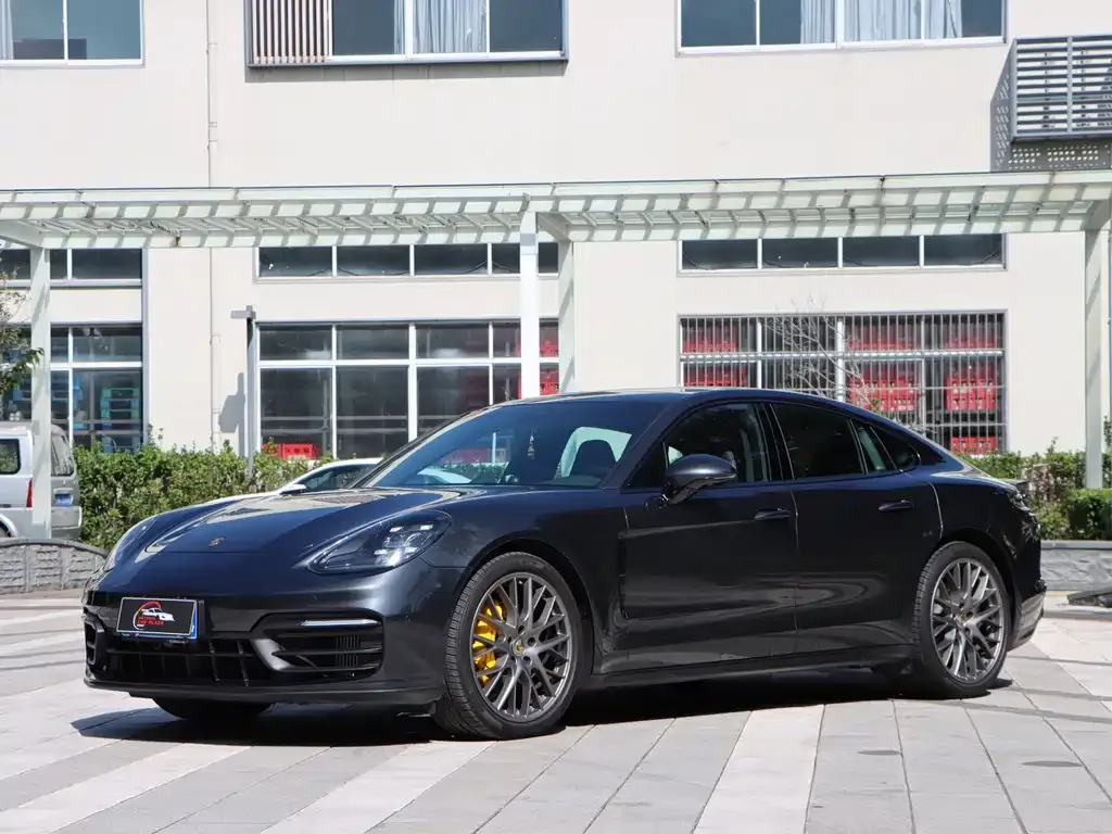 Porsche Panamera — фото 1
