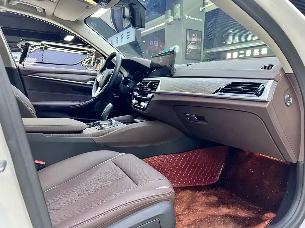 BMW 5 Series New Energy — фото 4