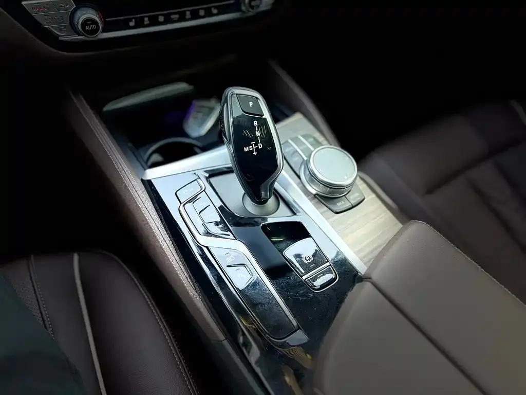 BMW 5 Series New Energy — фото 9