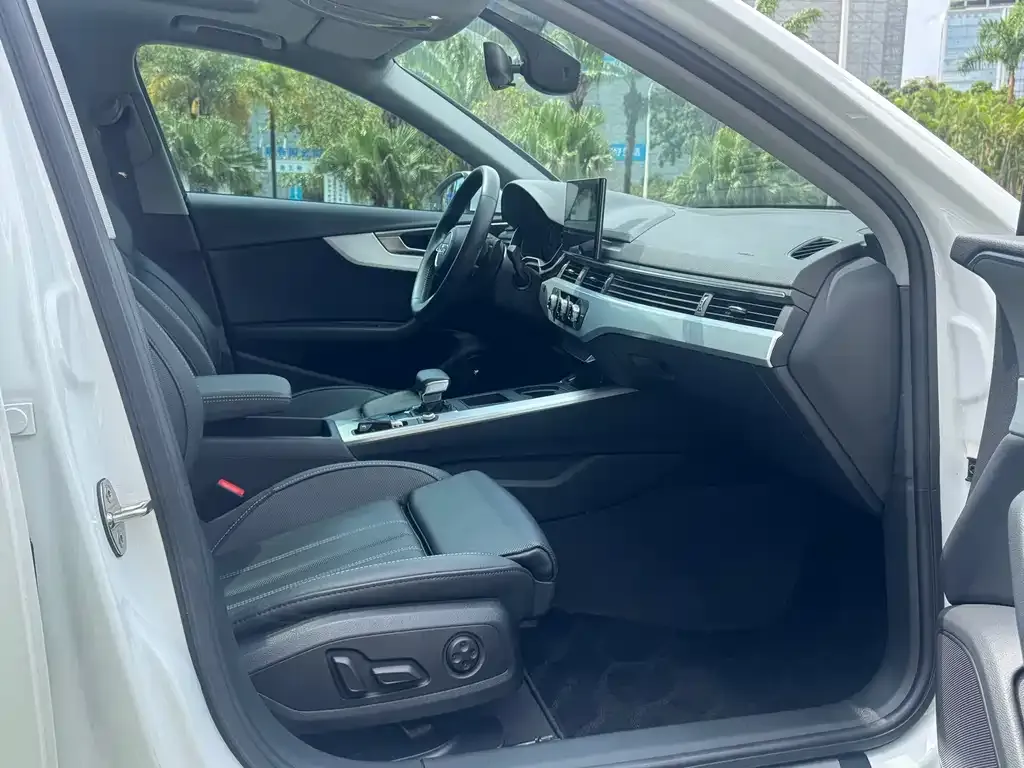 Audi A4L 2021 из CN, фото 10