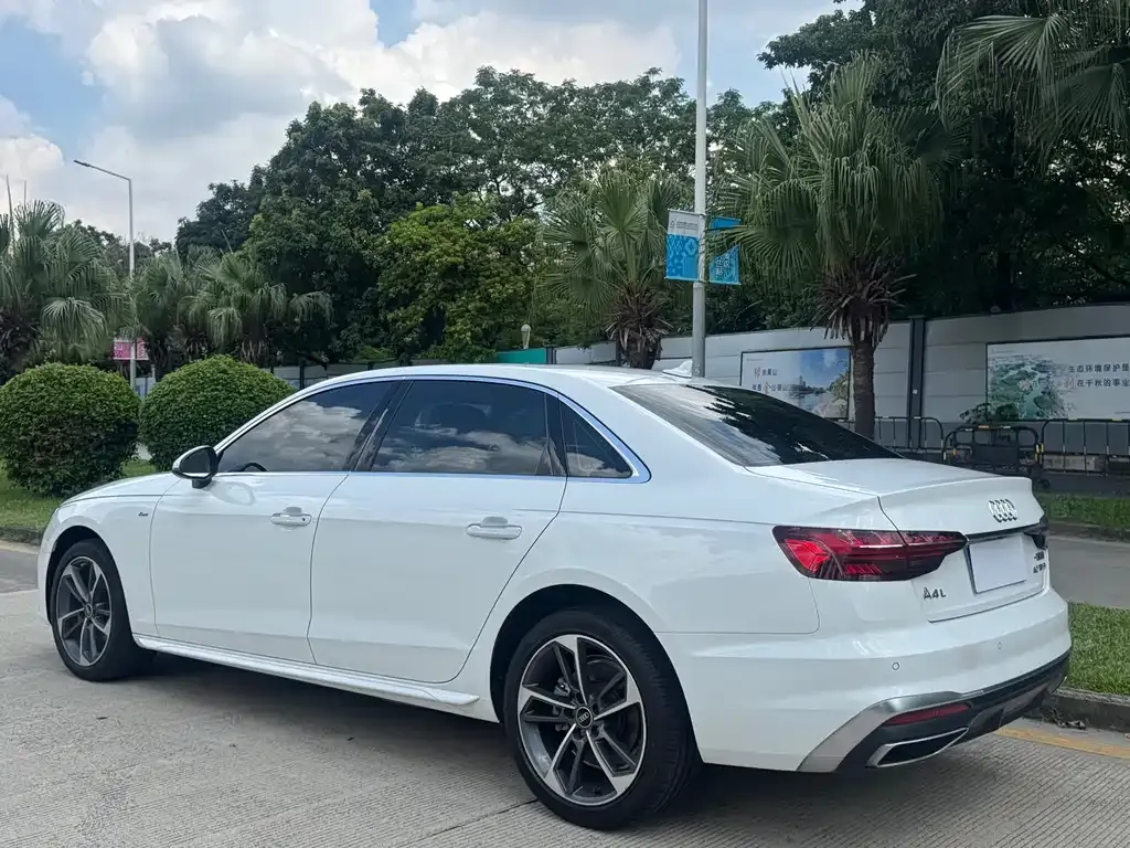 Audi A4L 2021 из CN, фото 6