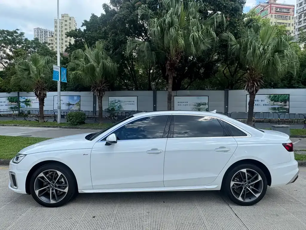 Audi A4L 2021 из CN, фото 7