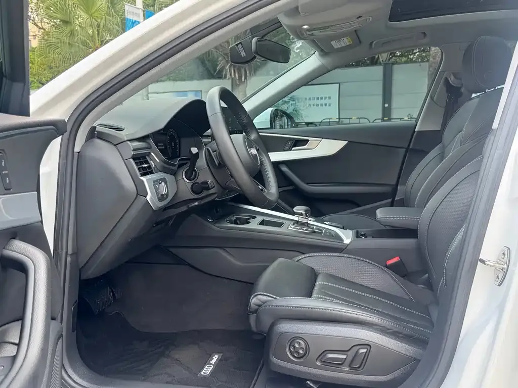 Audi A4L 2021 из CN, фото 8