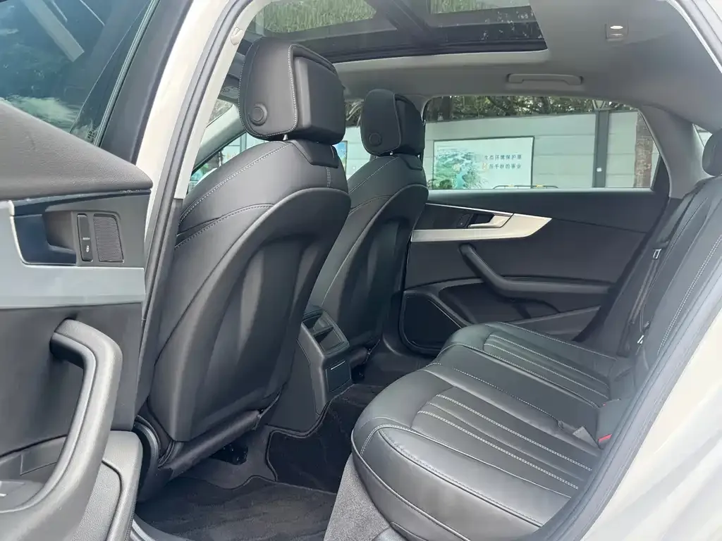 Audi A4L 2021 из CN, фото 9