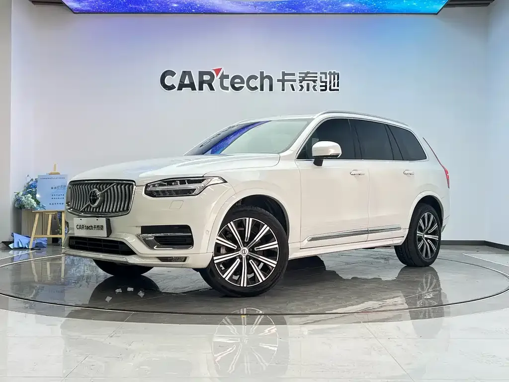 Volvo XC90 — фото 1