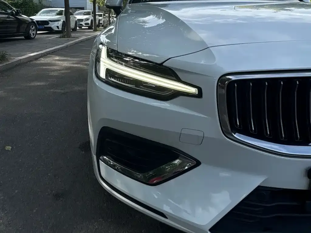 Volvo S60 — фото 4