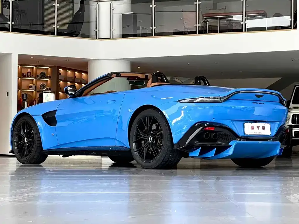 Aston Martin V8 Vantage 2021 из CN, фото 3