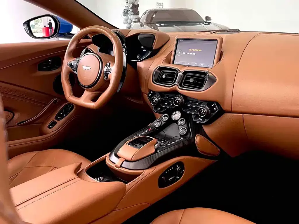 Aston Martin V8 Vantage 2021 из CN, фото 8