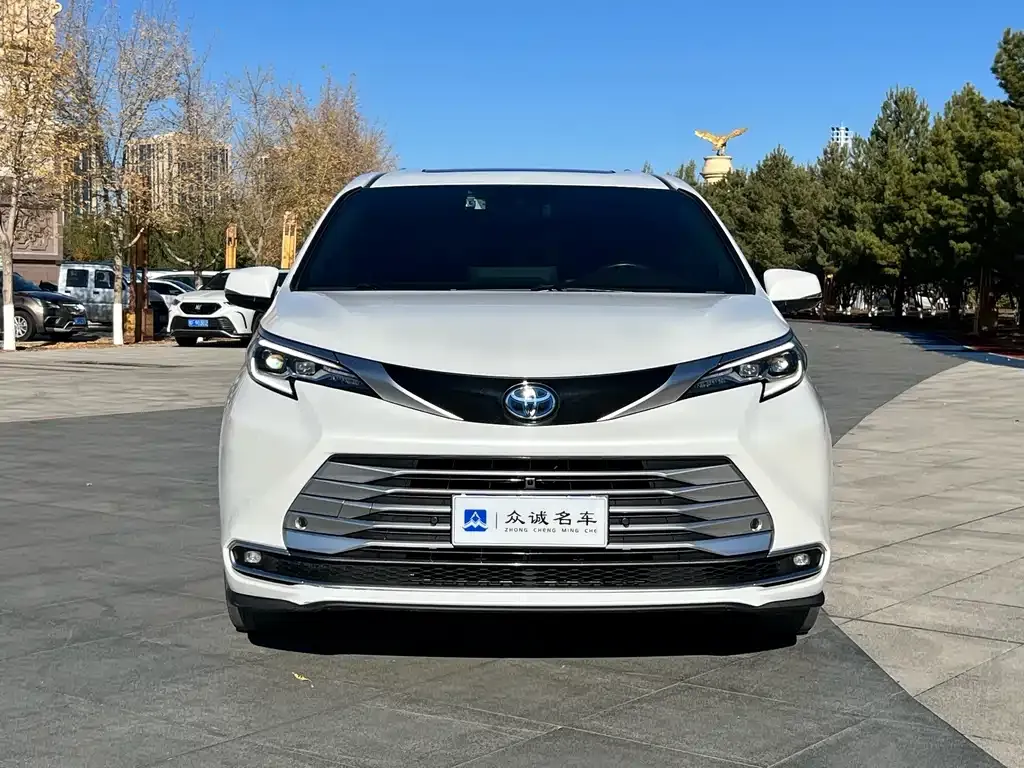 Toyota Sienna 2023 из CN, фото 2