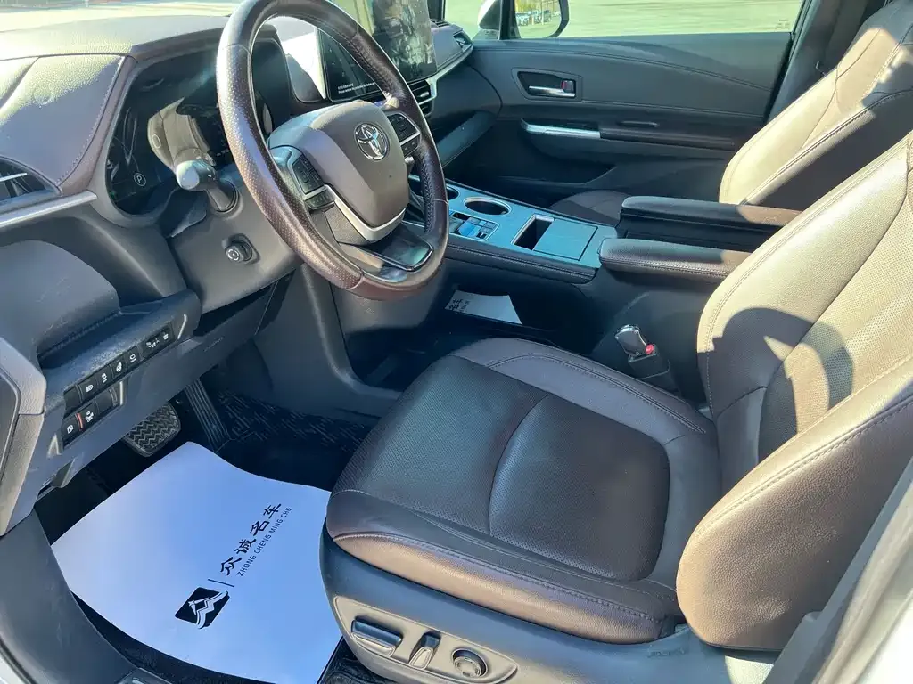 Toyota Sienna 2023 из CN, фото 4