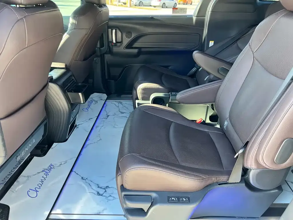 Toyota Sienna 2023 из CN, фото 6