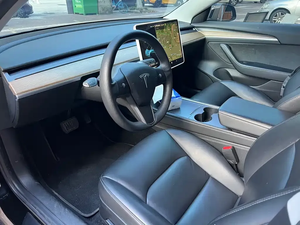 Tesla Model 3 — фото 2