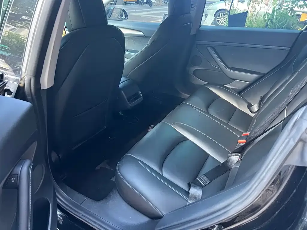 Tesla Model 3 — фото 3