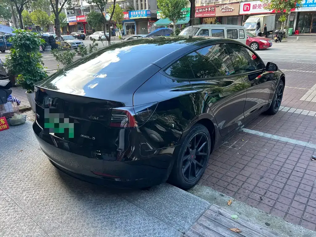 Tesla Model 3 — фото 4