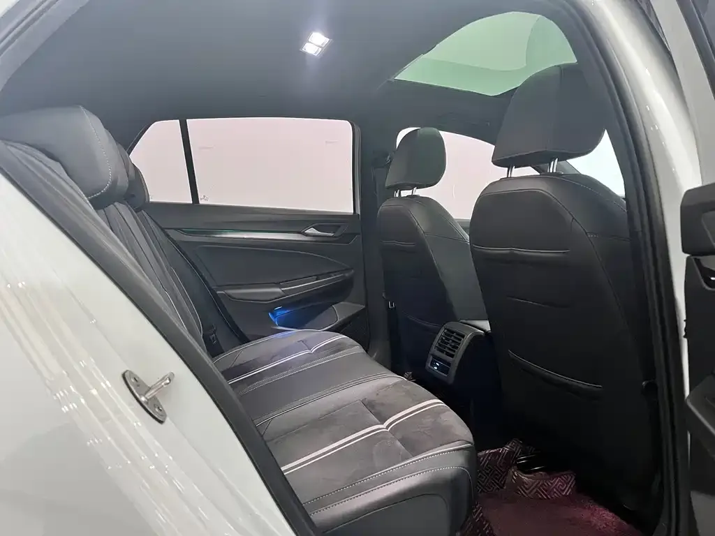 Volkswagen Golf 2022 из CN, фото 7