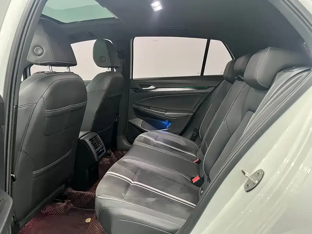 Volkswagen Golf 2022 из CN, фото 9