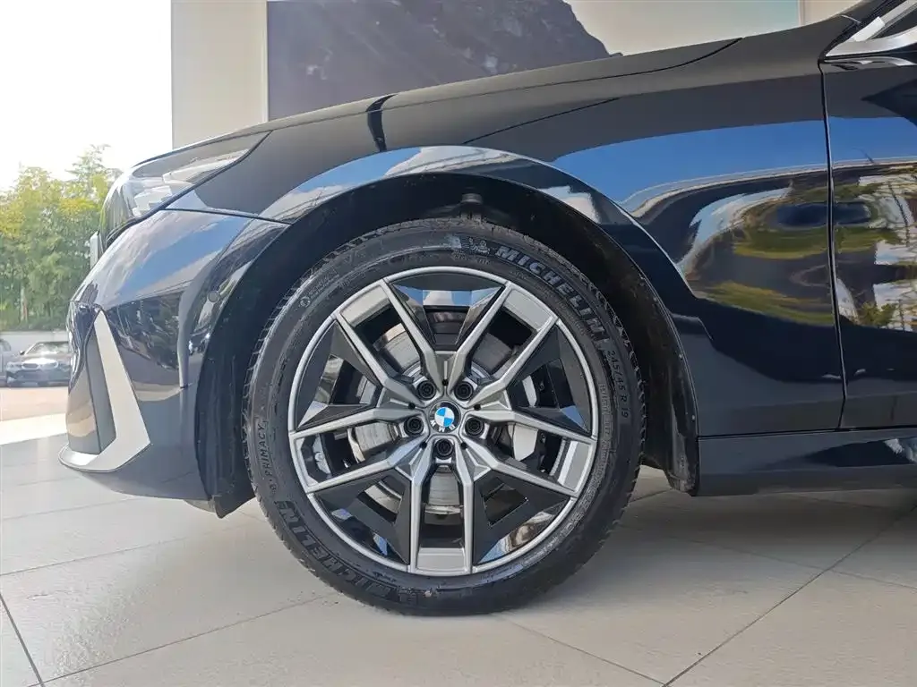 BMW 5 Series 2025 из CN, фото 7