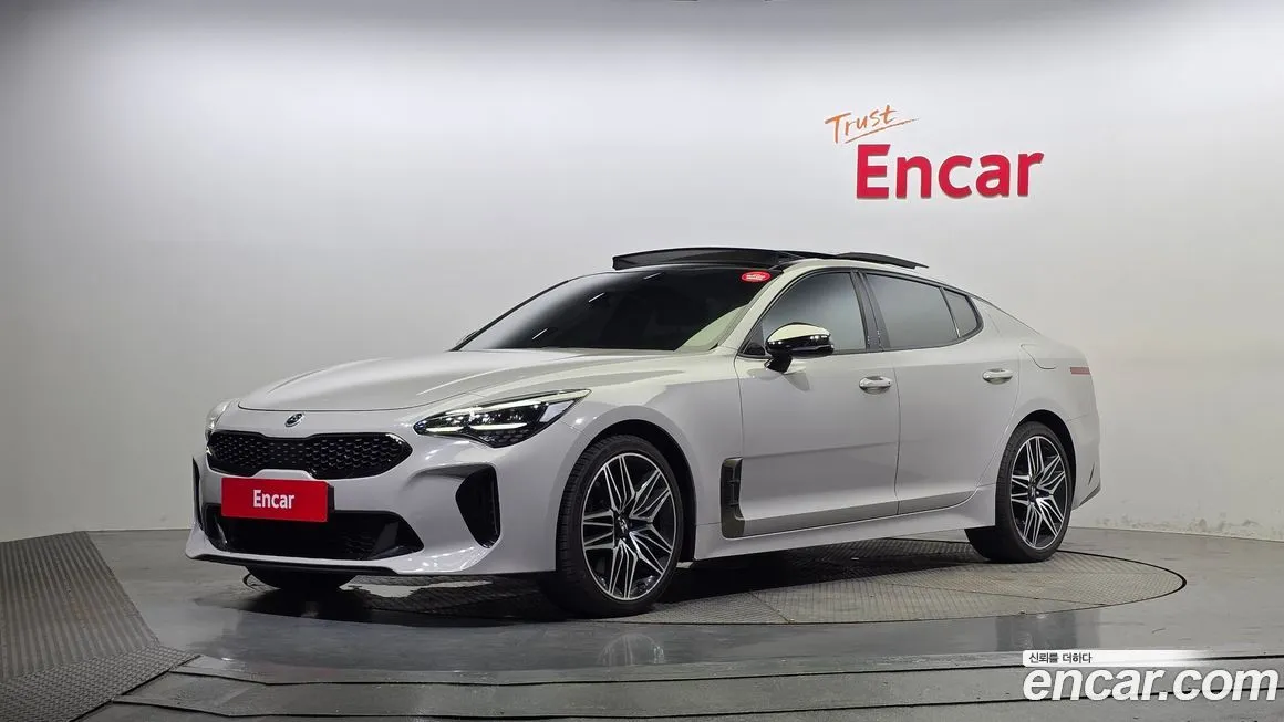 Kia Stinger — фото 1