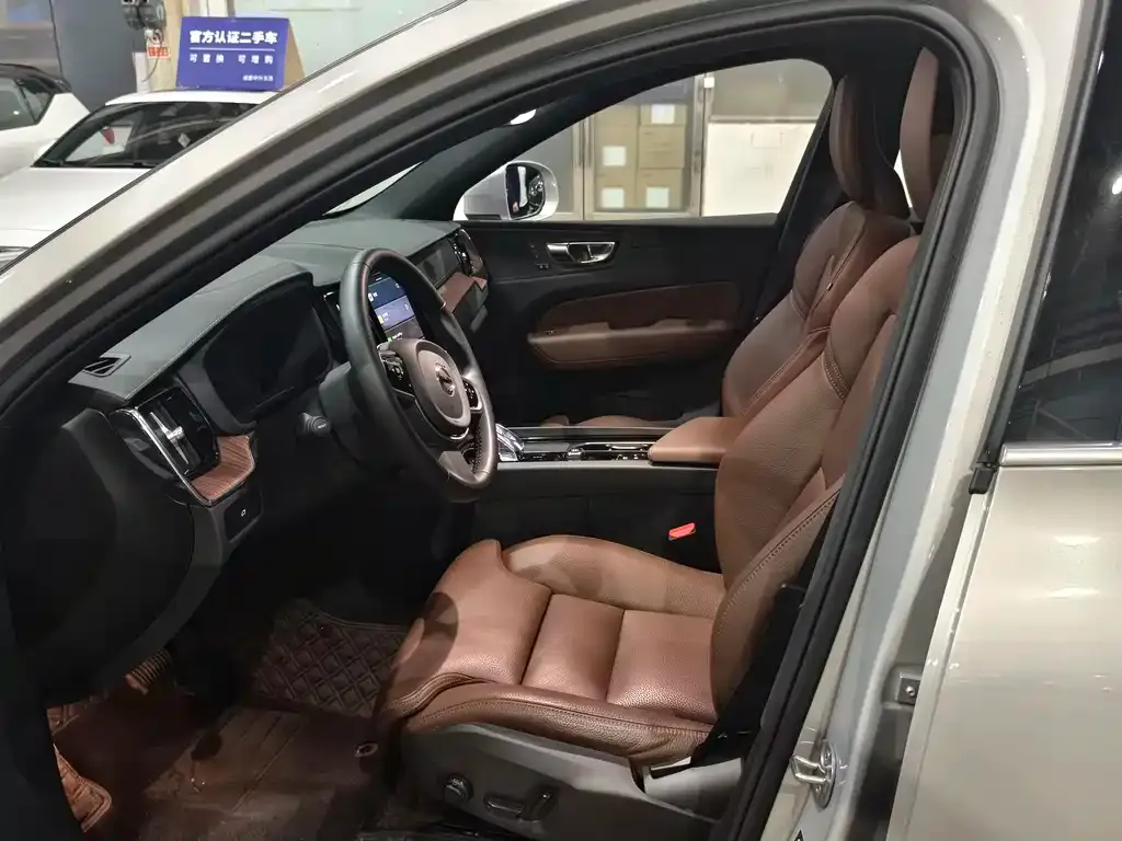 Volvo XC60 2025 из CN, фото 8
