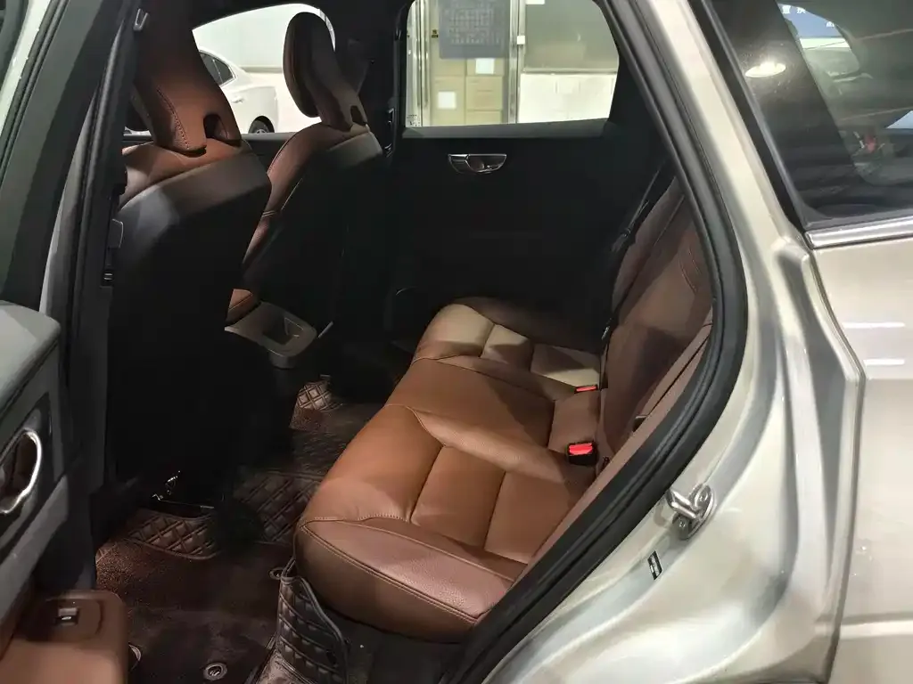 Volvo XC60 2025 из CN, фото 9