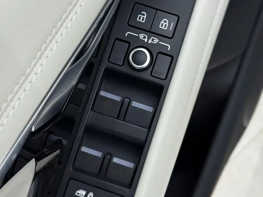 Land Rover Evoque 2023 из CN, фото 10