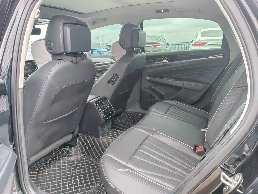 Volkswagen Passat 2024 из CN, фото 9