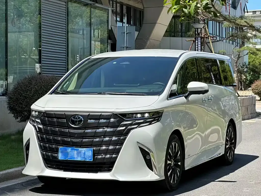 Toyota Alphard 2023 из CN, фото 1