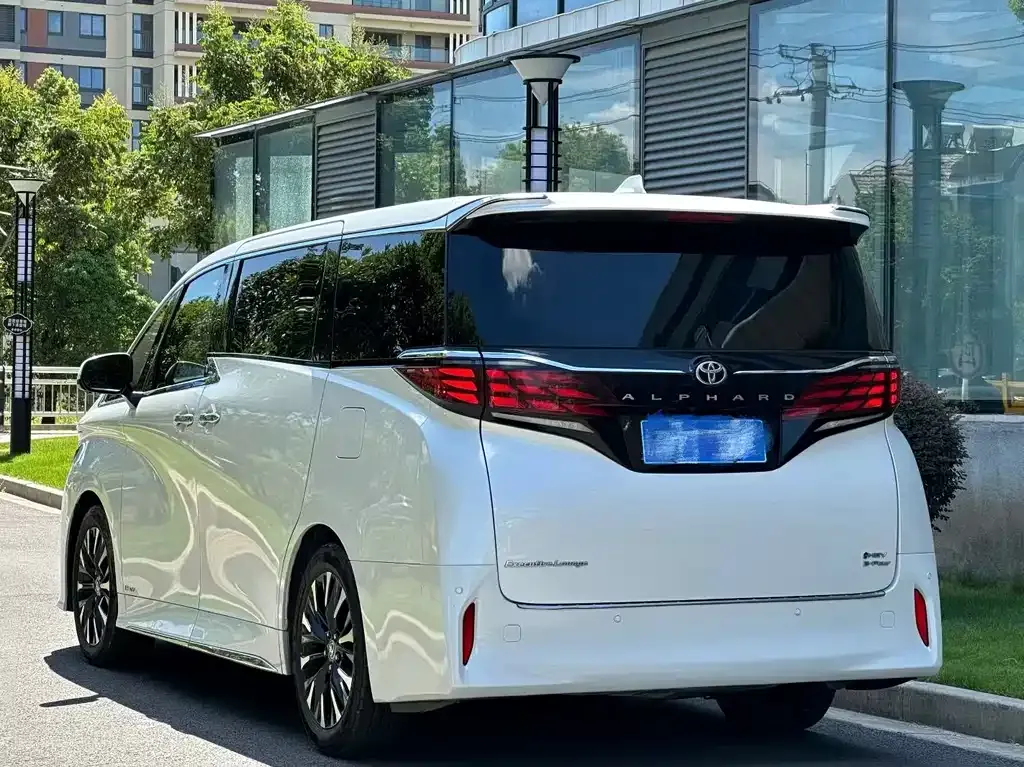 Toyota Alphard 2023 из CN, фото 2