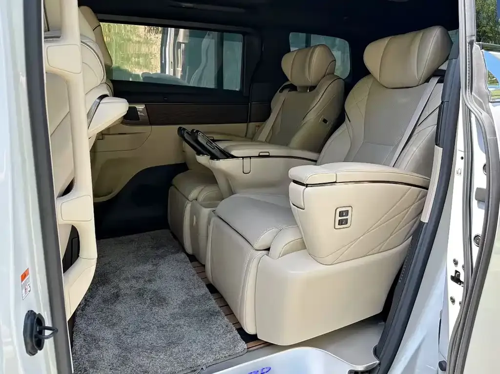 Toyota Alphard 2023 из CN, фото 4