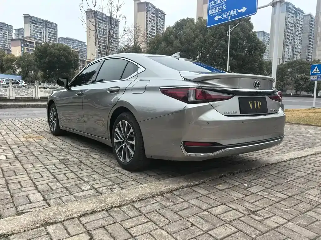 Lexus ES — фото 5