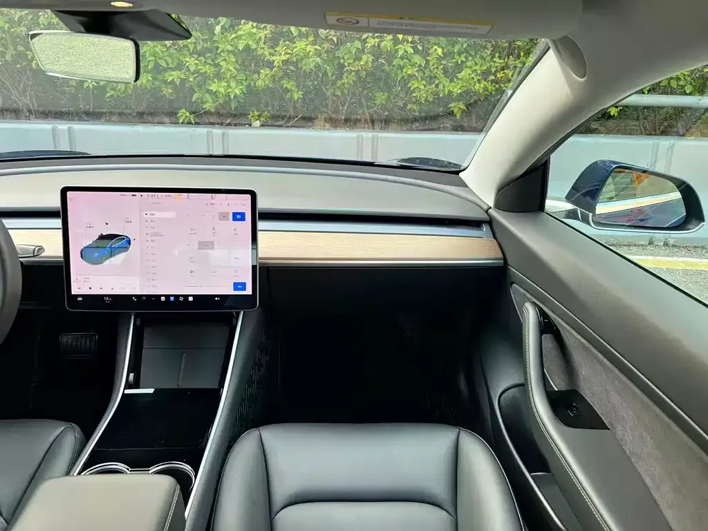 Tesla Model 3 — фото 10