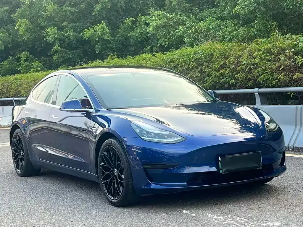 Tesla Model 3 — фото 4