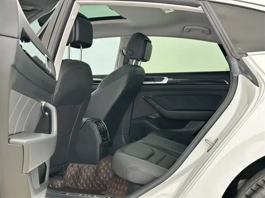 Volkswagen CC 2022 из CN, фото 7