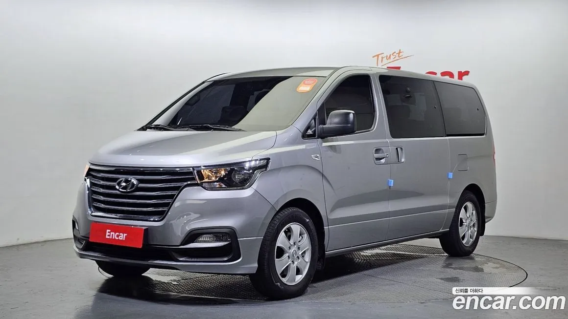 Hyundai Starex — фото 1
