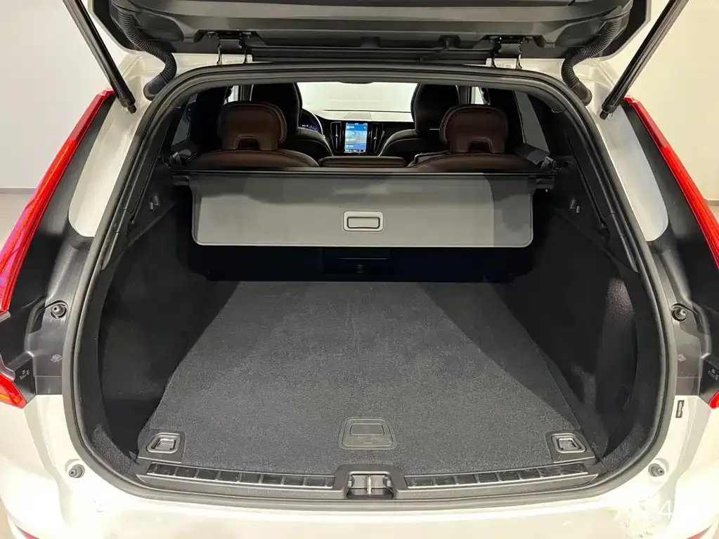 Volvo XC60 2024 из CN, фото 7