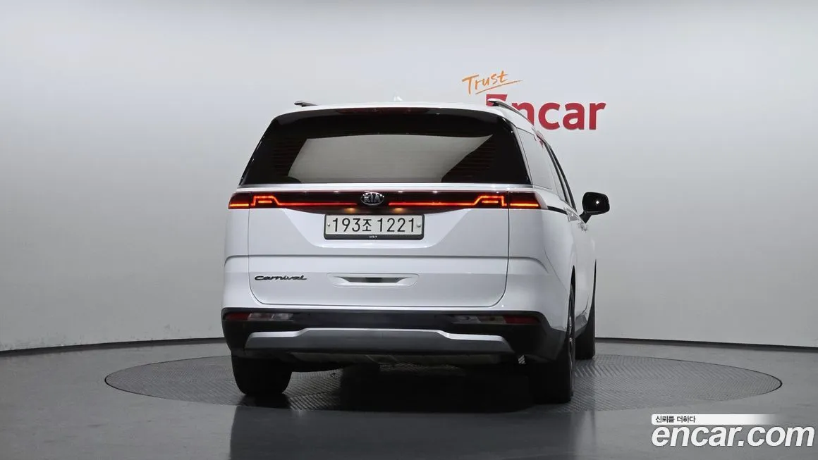 Kia Carnival — фото 4