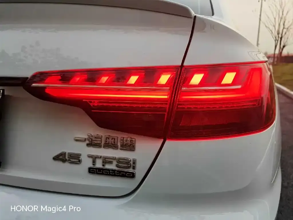 Audi A4L 2023 из CN, фото 9
