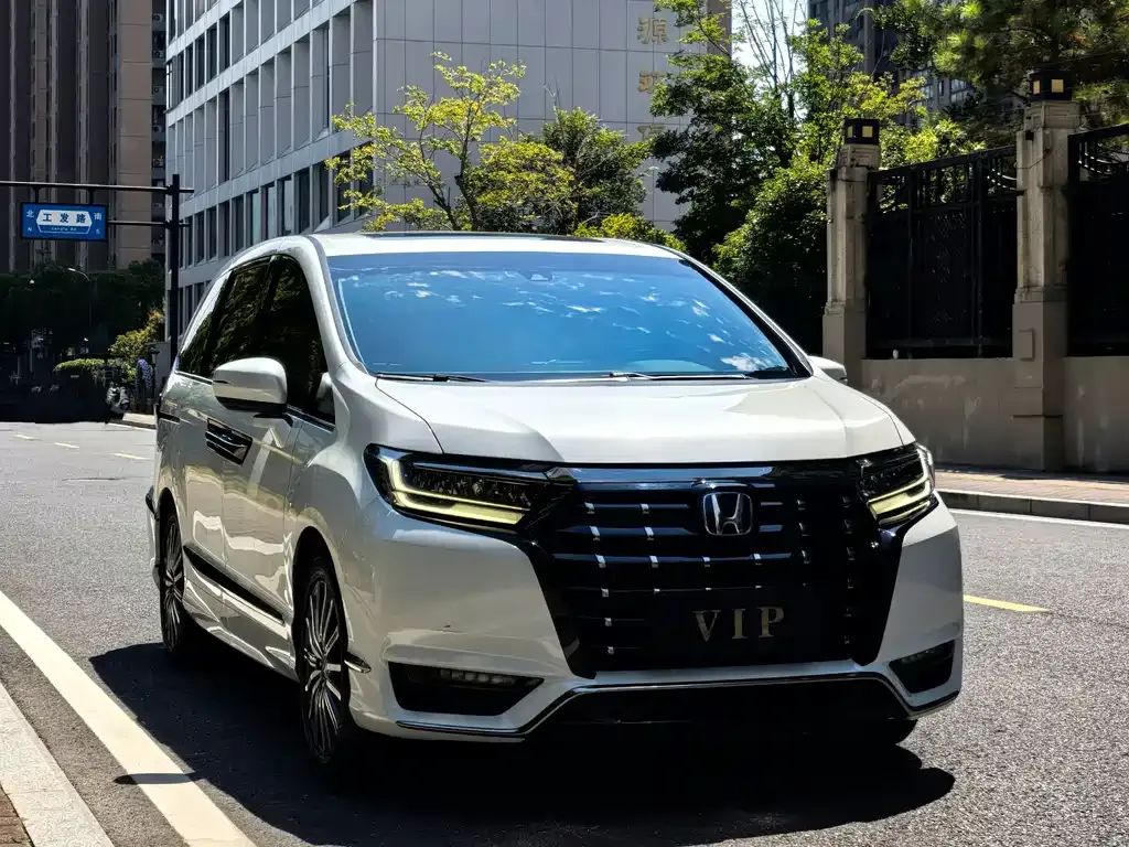 Honda Elysion 2023 из CN, фото 3