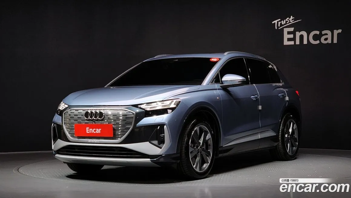 Audi Q4 e-tron — фото 1
