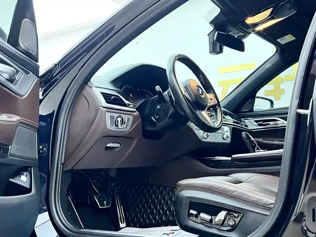 BMW 7 Series 2022 из CN, фото 6