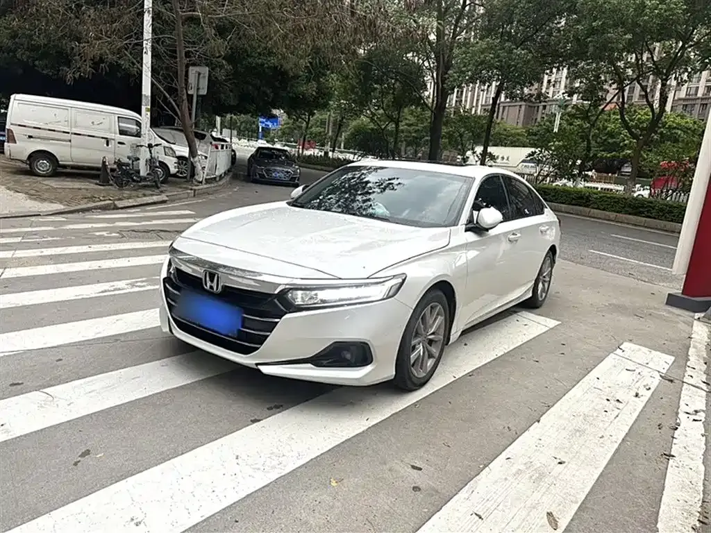 Honda Accord — фото 1