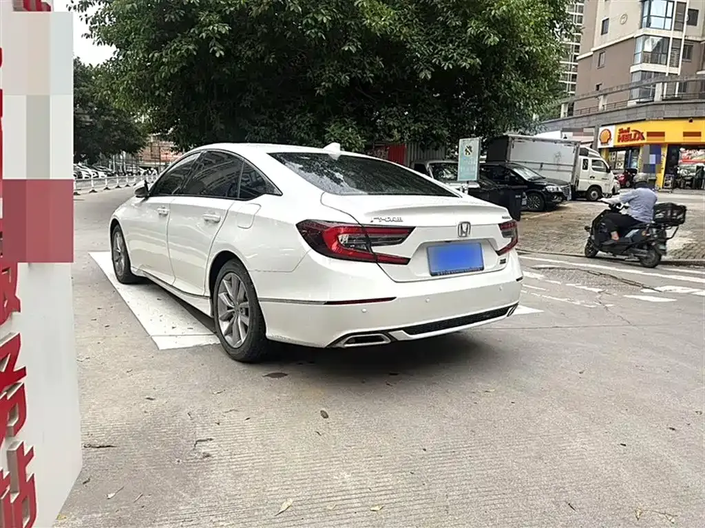 Honda Accord — фото 10