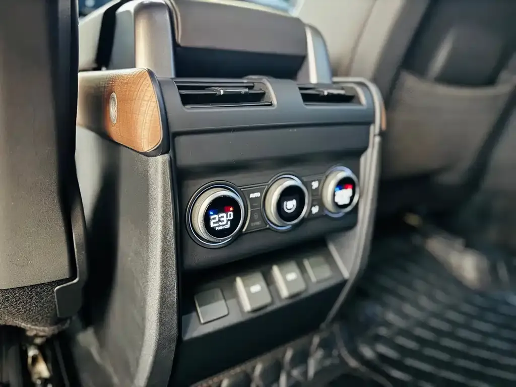 Land Rover Defender 2023 из CN, фото 7