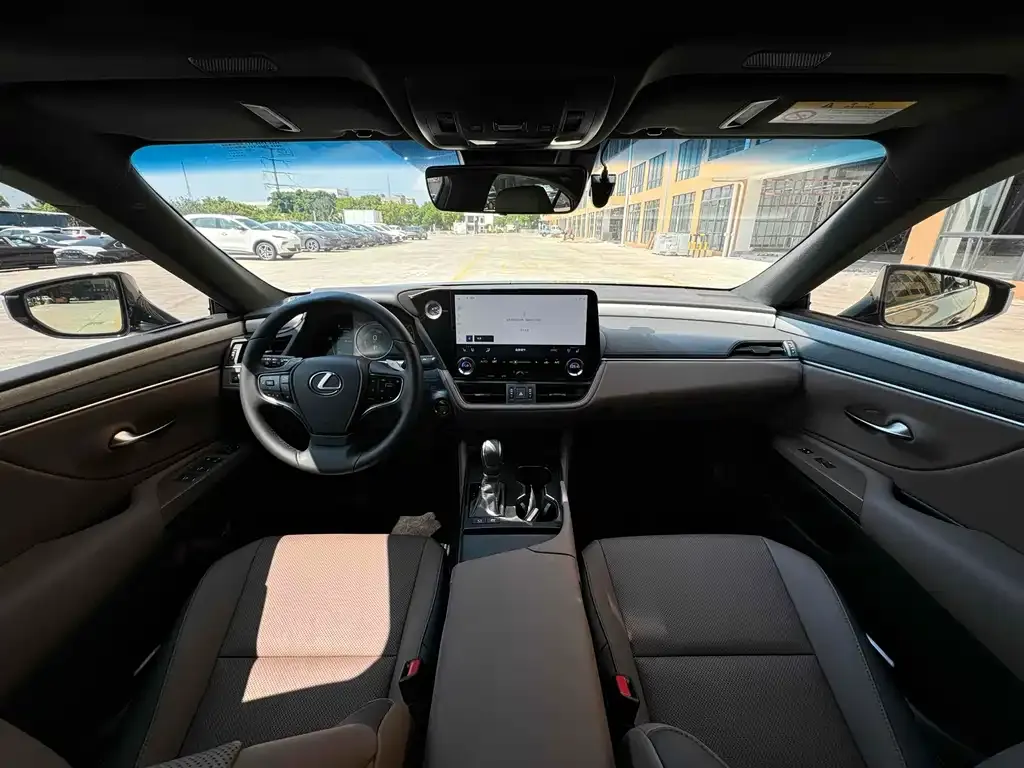 Lexus ES 2025 из CN, фото 5