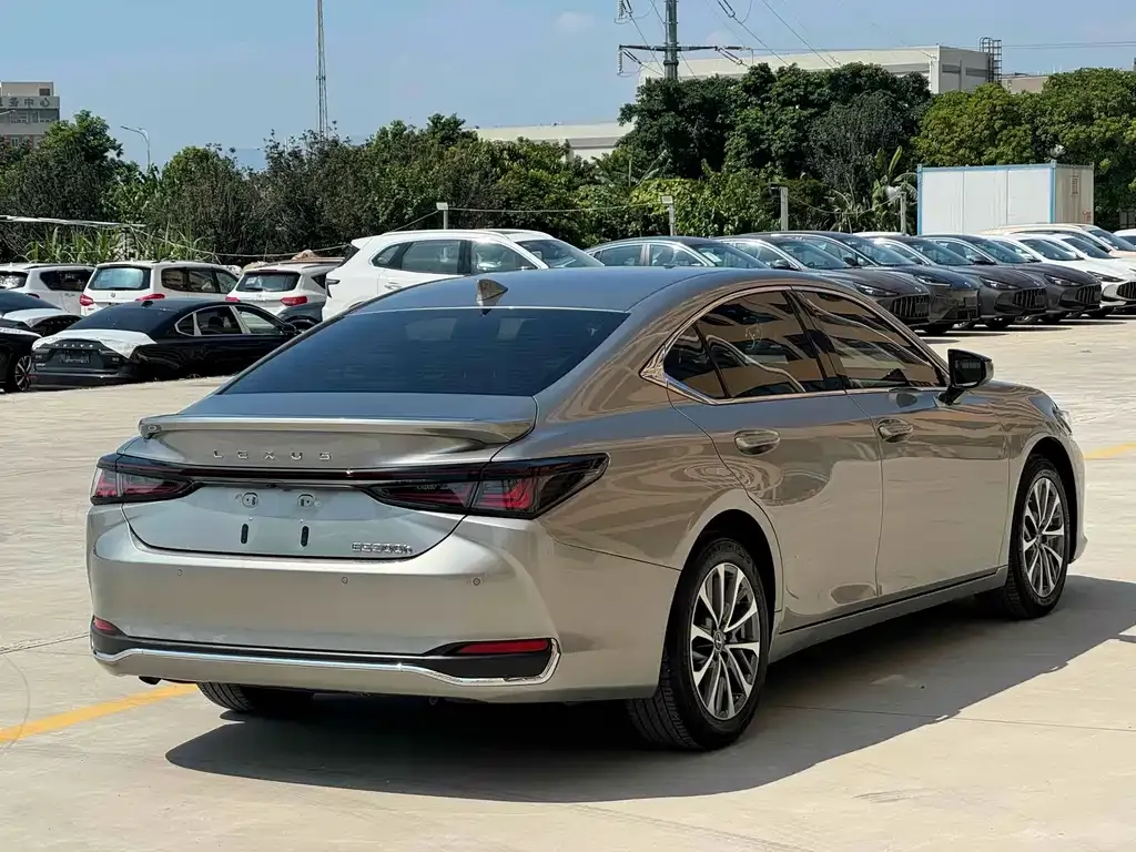 Lexus ES 2025 из CN, фото 8