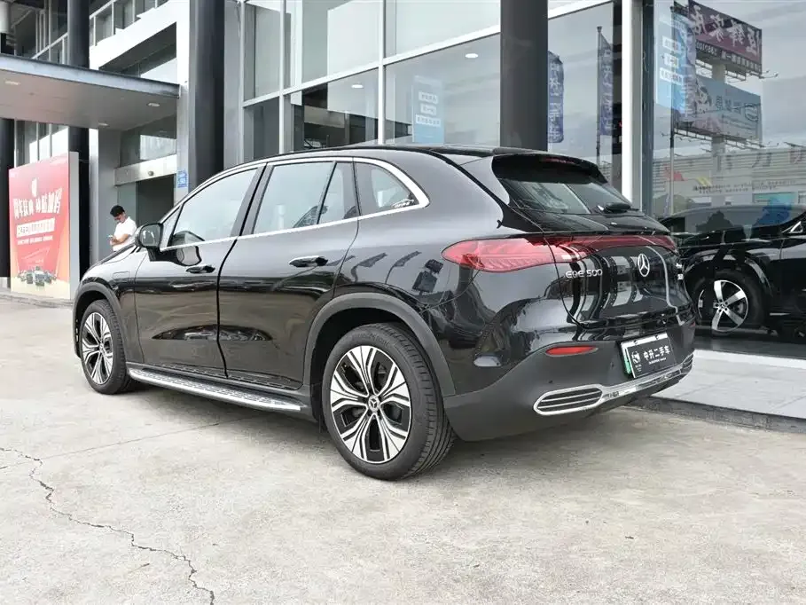 Mercedes-Benz EQE SUV — фото 3
