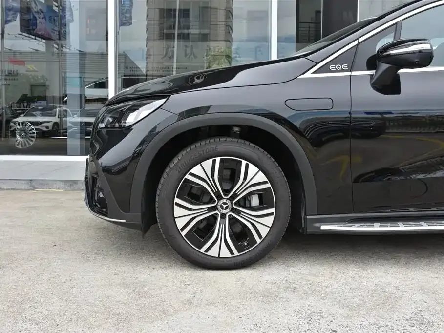 Mercedes-Benz EQE SUV — фото 7