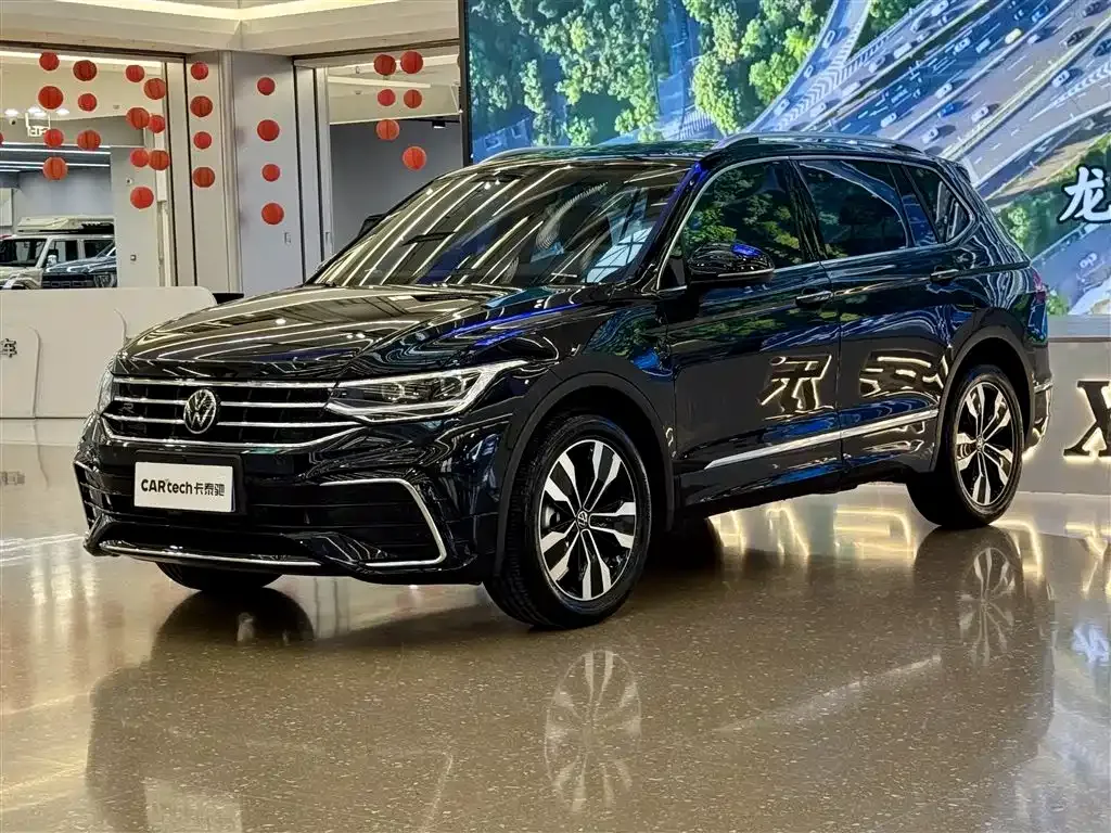 Volkswagen Tiguan L — фото 1