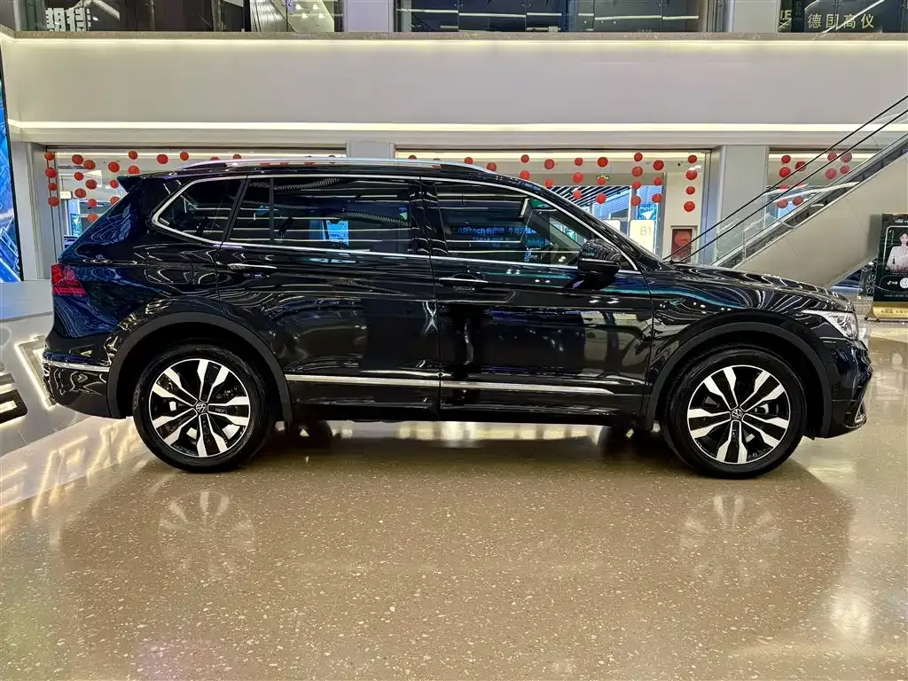 Volkswagen Tiguan L — фото 3